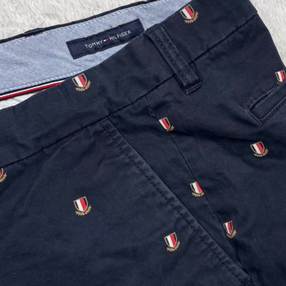 Tommy Hilfiger Chino Shorts Men 34 Navy Blue Crest All Over Print Stretch Preppy